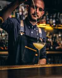 Dive into London's Bar Scene with Us!