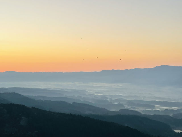 《阿蘇》朝霧立ち込める早朝