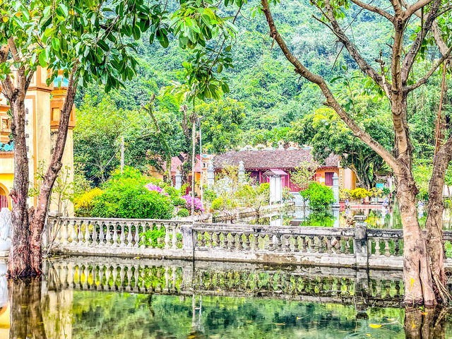 비 온 후의 짱안의 조그만 사원..Vuc Vong Temple