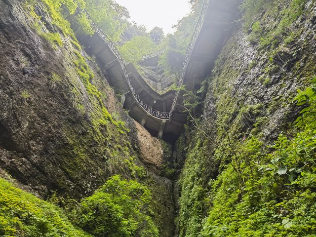 穿岩十九峰—浙江紹興新昌