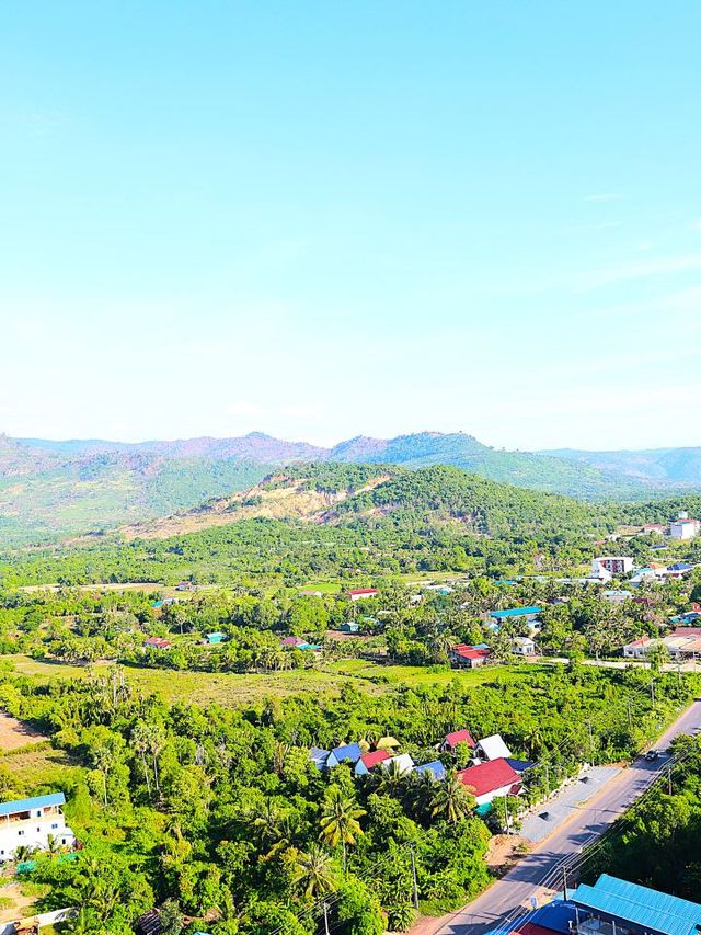 🌟 Kampot's Cozy Castle Bayview Resort 🌊