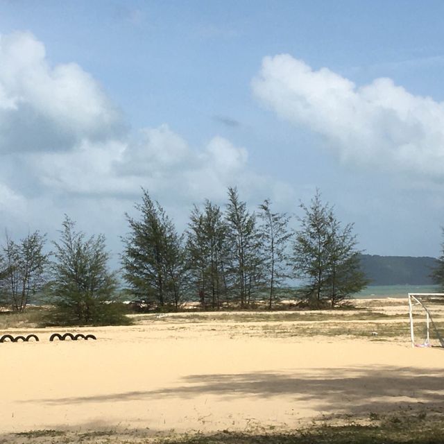 Calm beach for an Evening Walk!