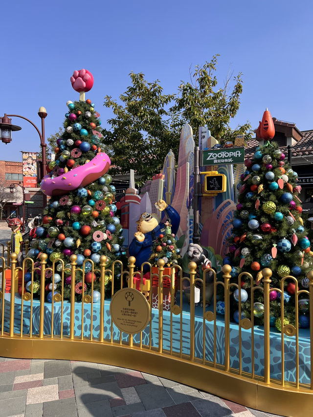 Shanghai Disneyland Christmas 