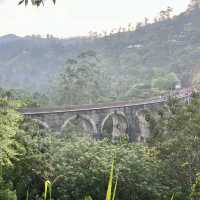 Experience the Majestic Nine Arch Bridge in Ella 🌿