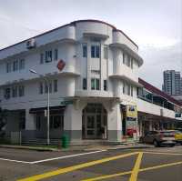 Tiong Bahru's Art Deco Buildings & Heritage Murals