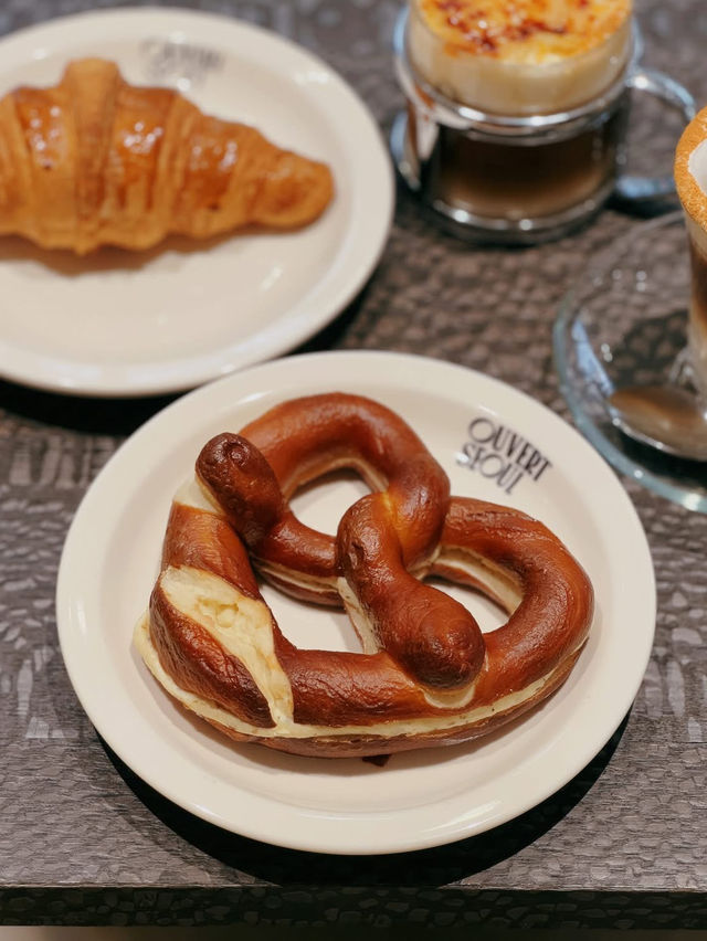 台北｜巨大可頌咖啡店🥐