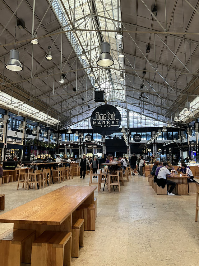 Popular restaurants gather! Time Out Market Lisboa