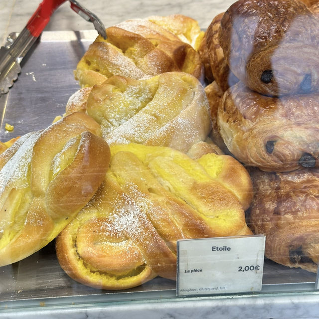 Sweet Fruit Buns in Nice: A Fruity Delight 🍑🍊🍞✨