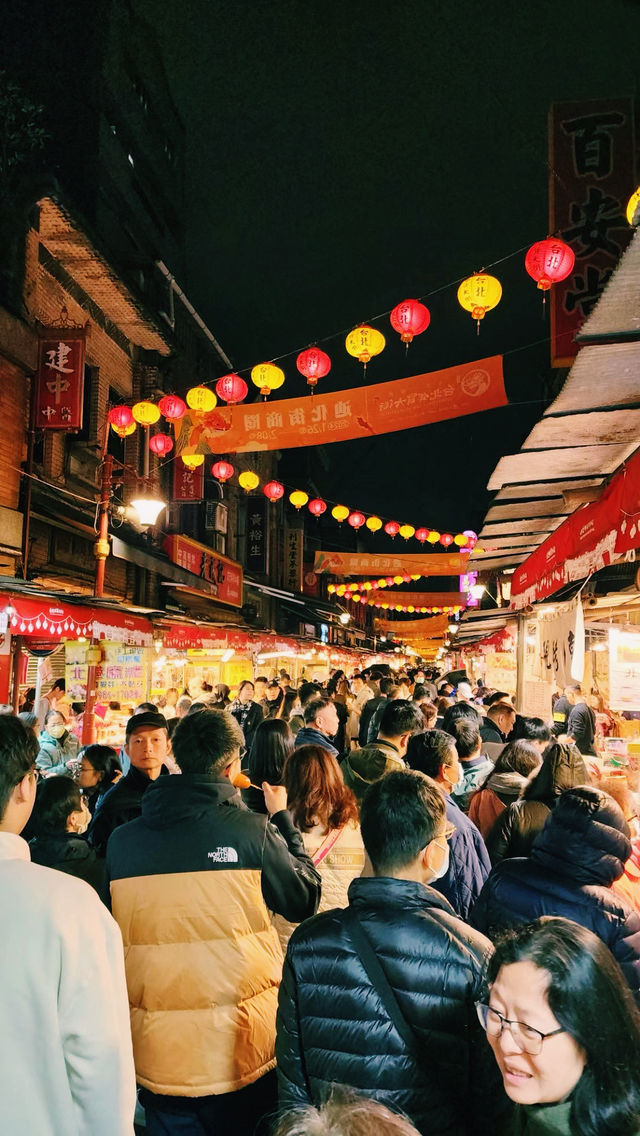 台北寧夏夜市的中國龍年