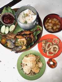 Authentic Sundanese Food At Saung Pengkolan🤤