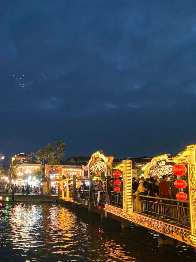 Releasing Lanterns at Hoai River 