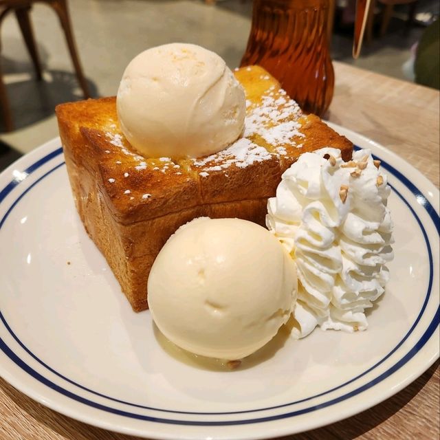 we tried 1 of top 10 dessert spots in BKK!