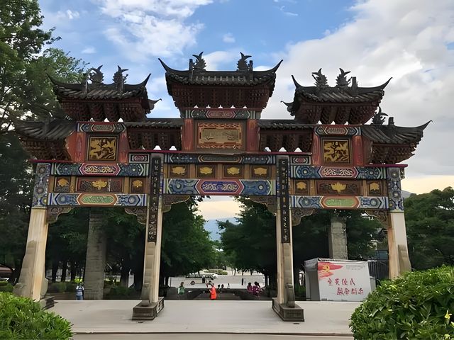 古剎隱幽林，探秘瀘山光福寺