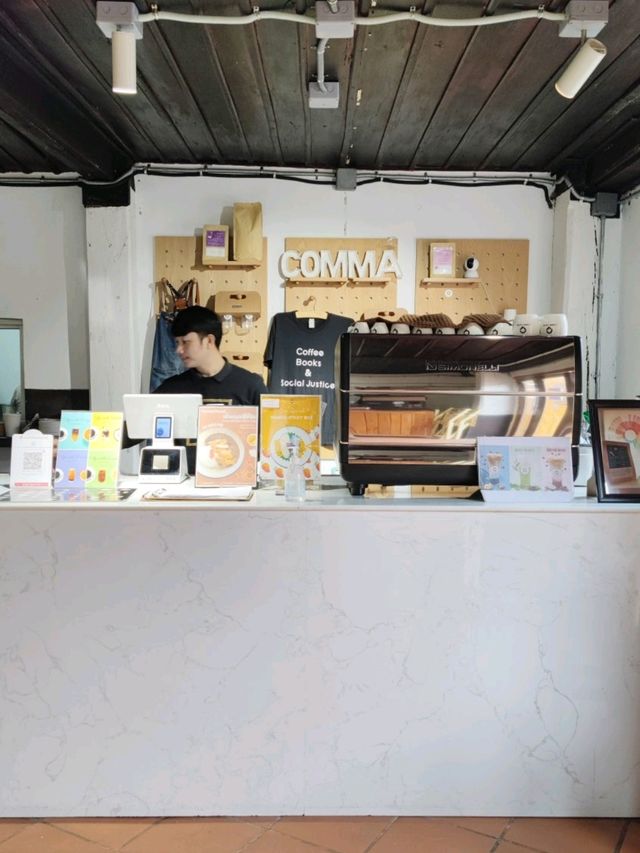 Comma Coffee Luangprabang คาเฟ่หลวงพระบาง