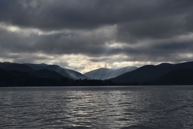 瀘源崖，山崖如削，景致獨特