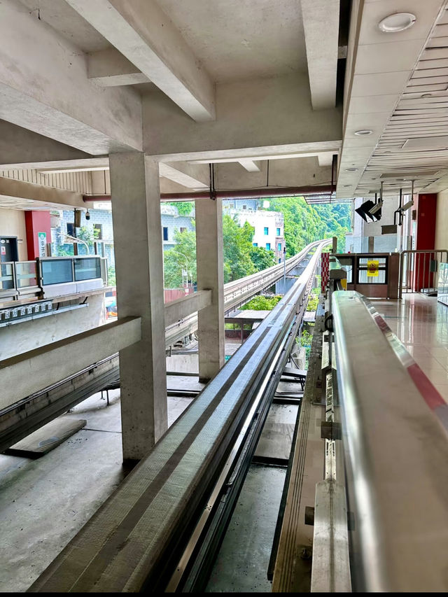 Liziba Station (李子坝): The Train Through the Building Phenomenon