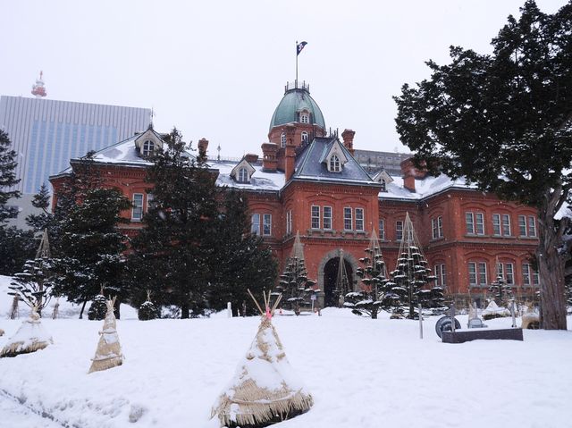 日本北海道札幌 雪白世界中的紅磚瓦牆舊都廳