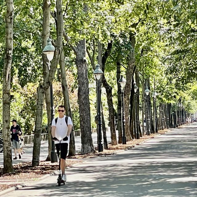 Meet famous musicians in Vienna Stadtpark