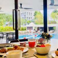 ⭐ ⭐ ⭐ Conrad Singapore Orchard!! The hotel is not far from Merlion Park and Marina Bay Gardens