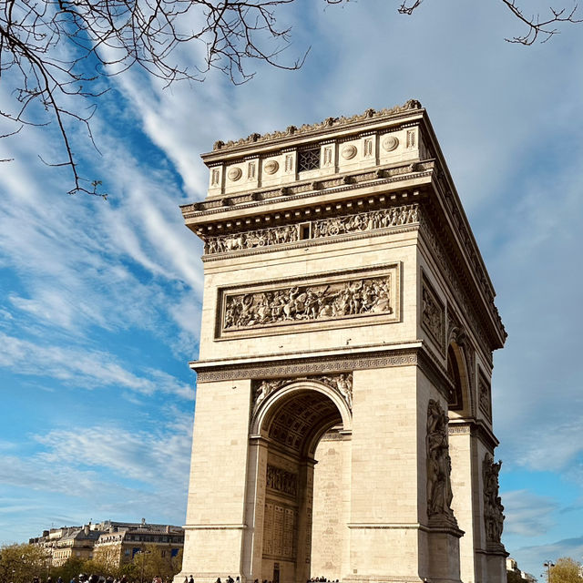 The Arc de Triomphe: A Majestic Historical Icon