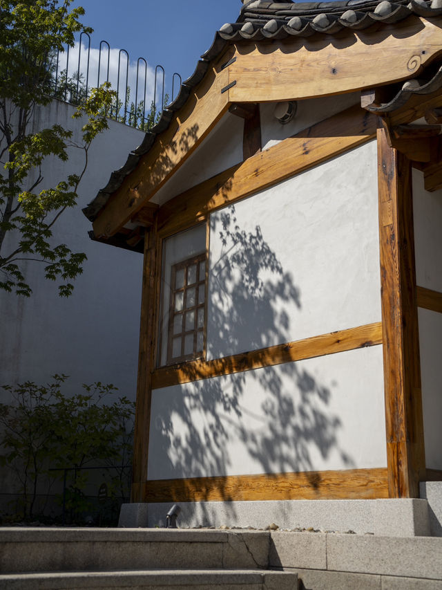 The most famous hanok village in Seoul 