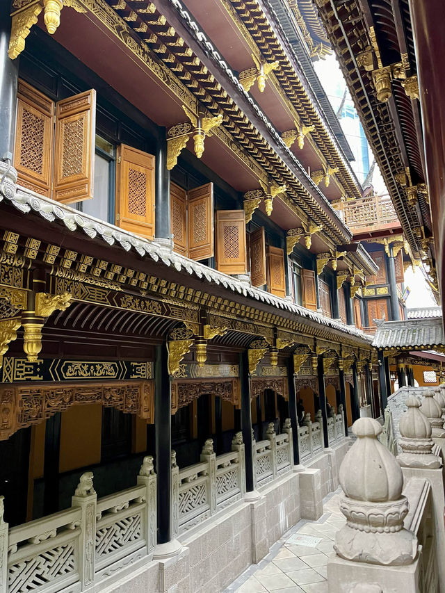 Luohan Temple: A gem in Chongqing. 