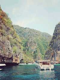 Phi-Phi Lei Maya Bay: Fall with Majic Spell of Beach Life