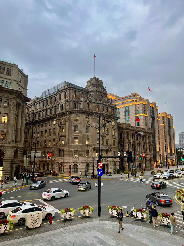 ถ่ายรูปเล่นชิล ๆ ที่ The Bund