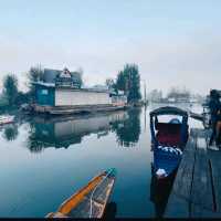 FLOATING VEGETABLE MARKET OF SRINAGAR.