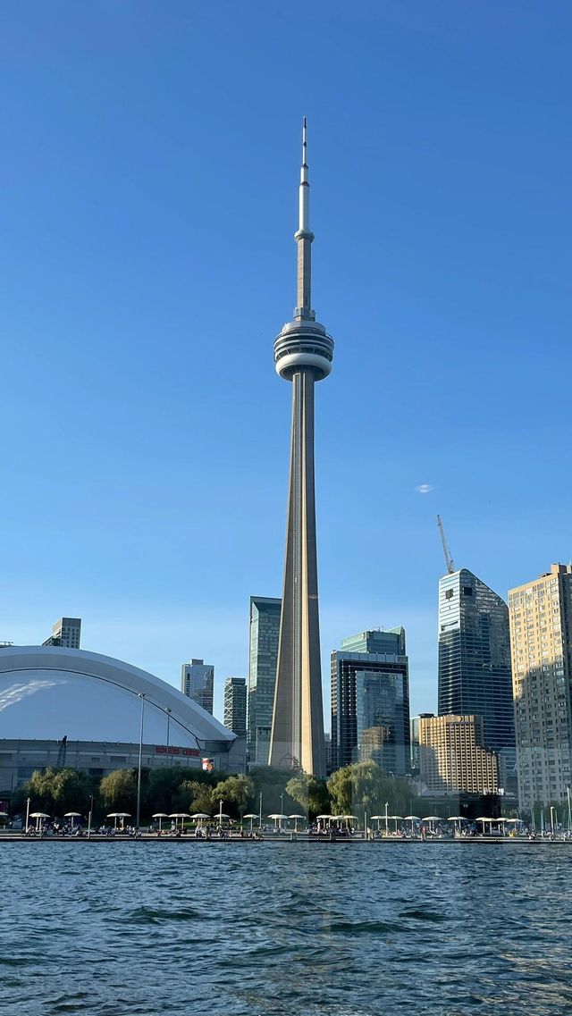 CN Tower不愧是多倫多標誌性建築，震撼到了！！。