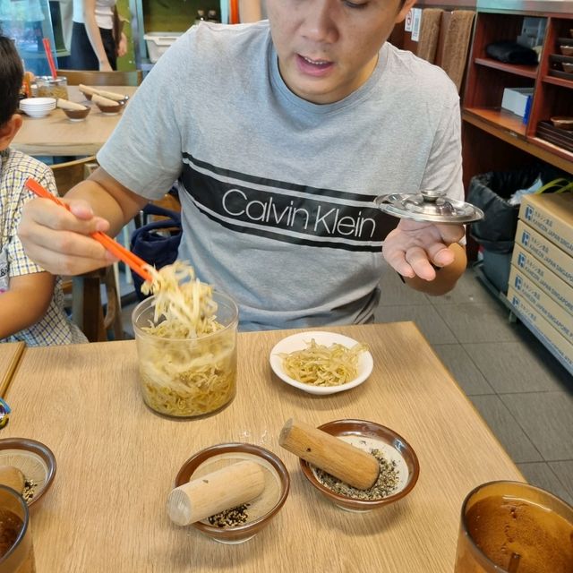 Retro Japanese Ramen Shop With The best Ramen 🍜