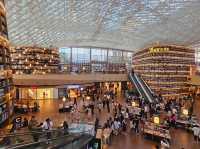 The magnificient Starfield Library at COEX