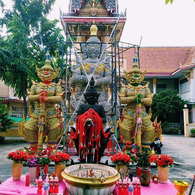 泰國曼谷湄南河畔最多佛像雕塑古寺廟景點:Wat Nak Klang Worawihan，適合拍照📸打卡