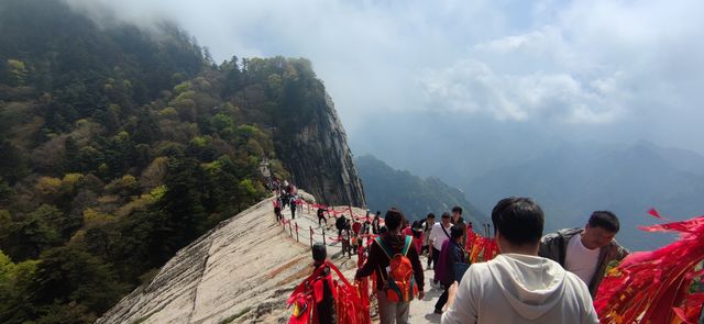 華山：奇險天下第一山，等你征服！。