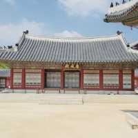 Timeless Beauty and Royal Ceremonies: Exploring Gyeongbokgung Palace!