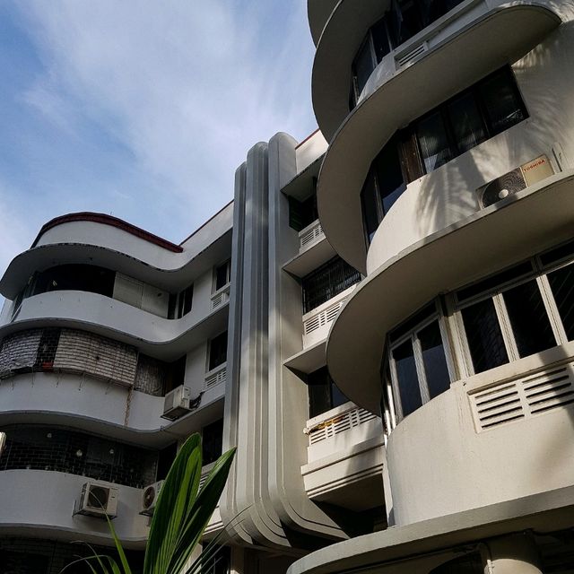 Tiong Bahru's Art Deco Buildings & Heritage Murals