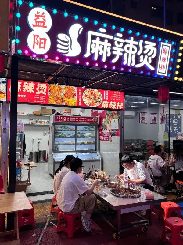 藏在夏灣夜市！本地人知道的宵夜美食……