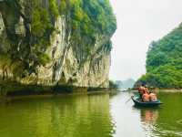 A unique glimpse into a world of dramatic cliffs 🇻🇳