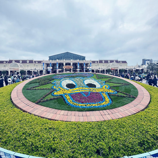 🏰✨🎠 Step into a World of Enchantment at Tokyo Disneyland! 🦆👹🍔