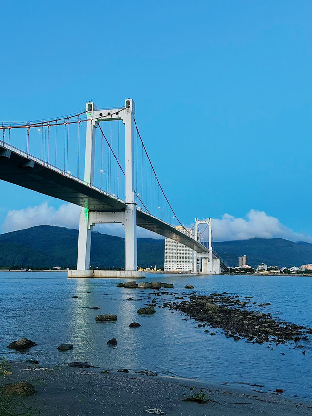 A must in Danang: stroll along Han river embankment