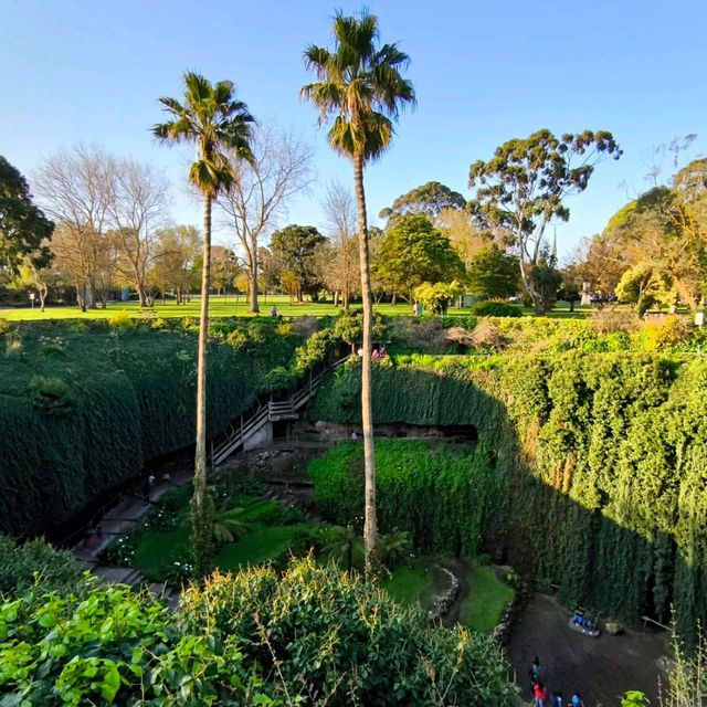 Exploring Nature’s Sunken Garden: Umpherston Sinkhole in Mount Gambier