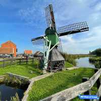 Windmills and Wonder: Uncovering Zaanse Schans' Timeless Charm