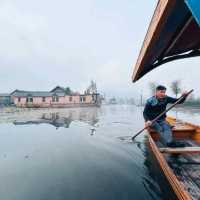 FLOATING VEGETABLE MARKET OF SRINAGAR.