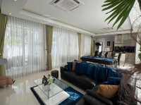 Hollywood Jomtien Beach Villa By Owner