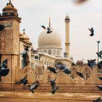 STUNNING ARCHITECTURE OF THE HAZRATBAL SHRINE.