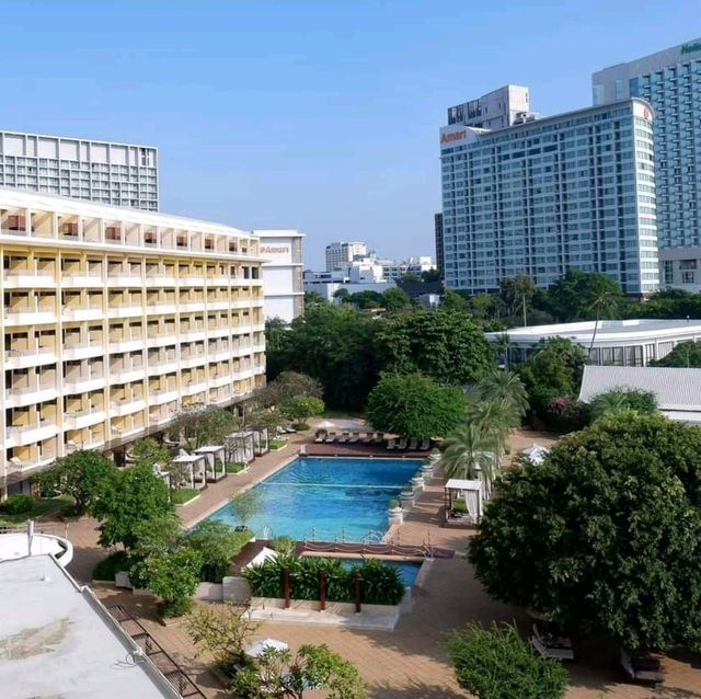 Dusit Thani Pattaya ที่พักติดทะเลพัทยา