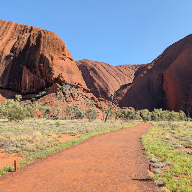 Experience the Majestic Uluṟu-Kata Tjuṯa National Park