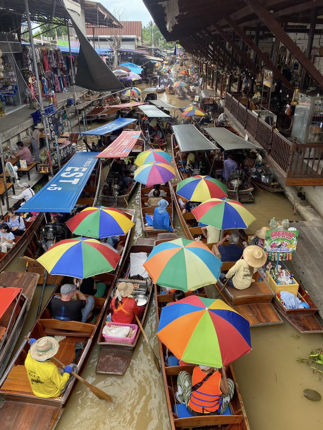 Drifting Through Bangkok’s Floating Markets: A Vibrant Experience