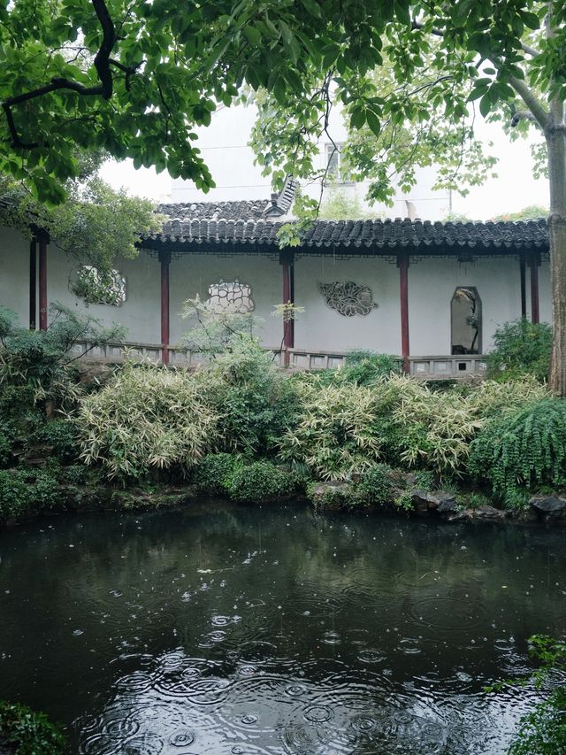 蘇州滄浪亭 | 倚欄聽微雨，憑窗意闌珊