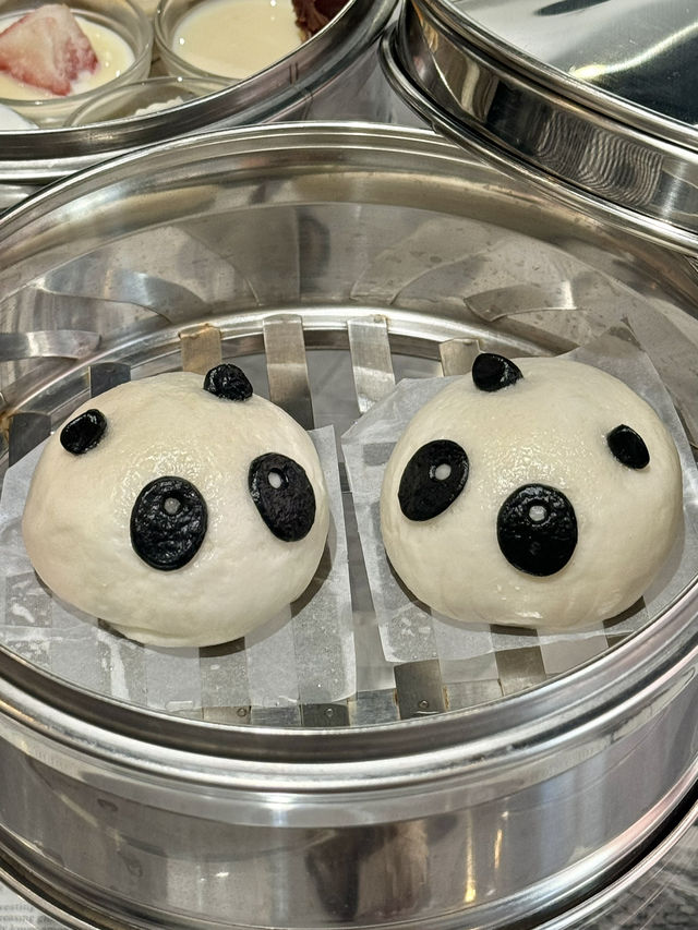 中華街にあるモノクロがテーマのカフェ🖤🤍🐼